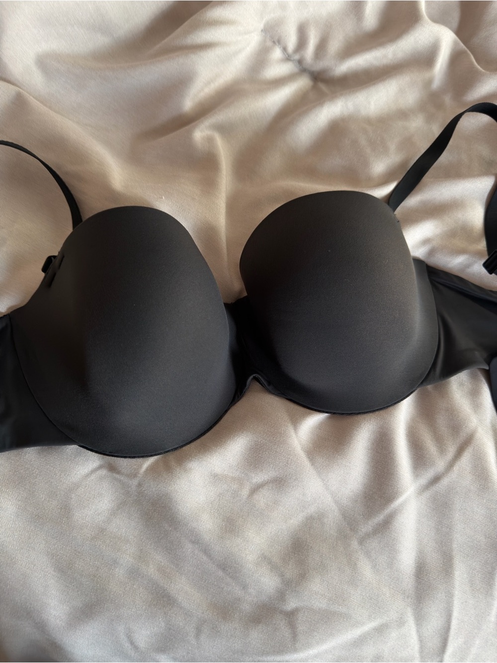 SKIMS Black Smooth T-Shirt Bra with Molded Cups